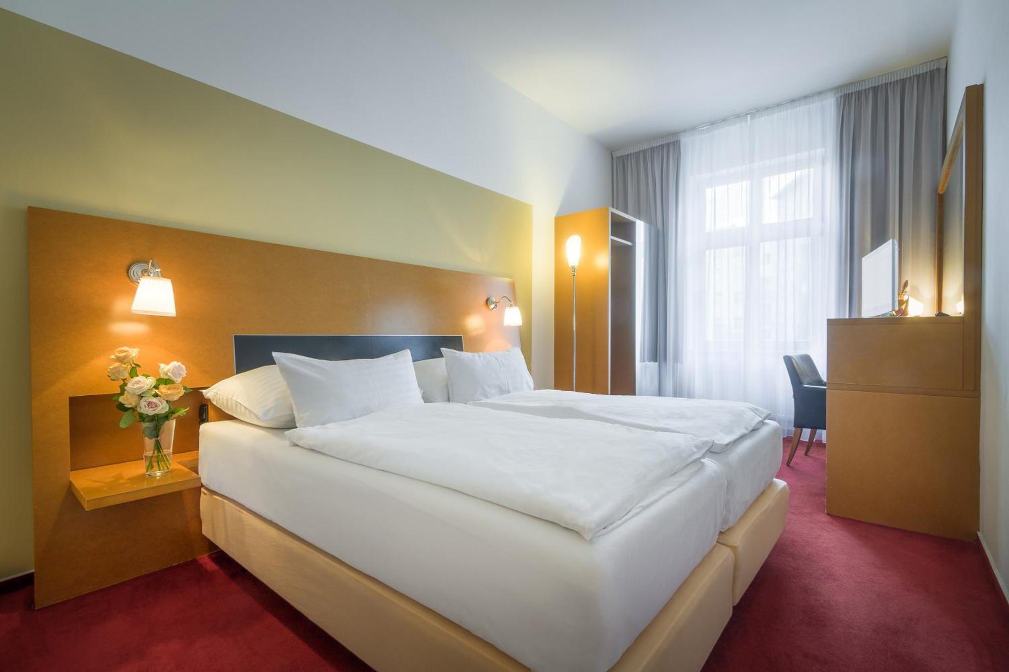 Camera Matrimoniale Standard con Letto Supplementare