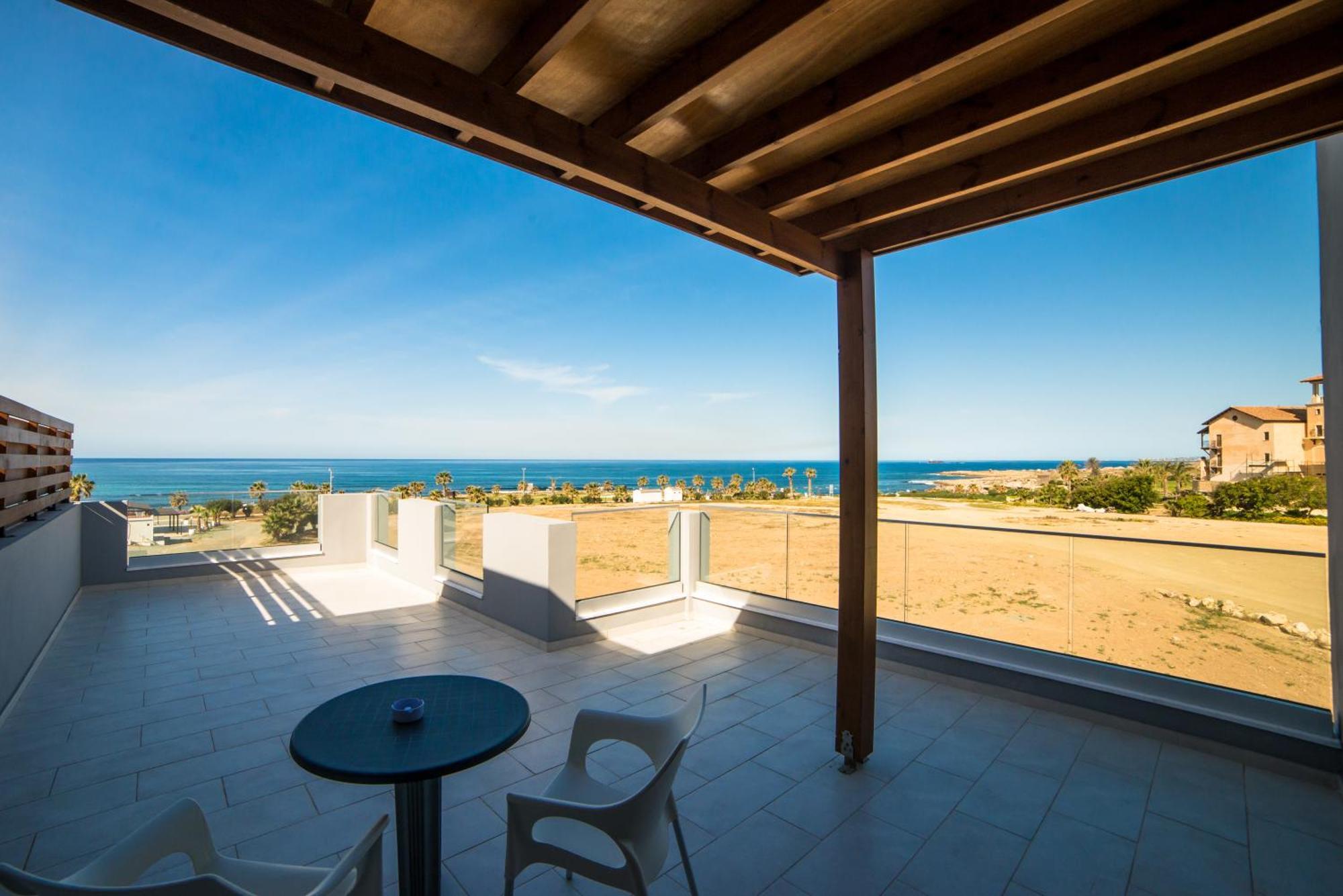 Superior Three-Bedroom Apartment Panoramic View to the Sea