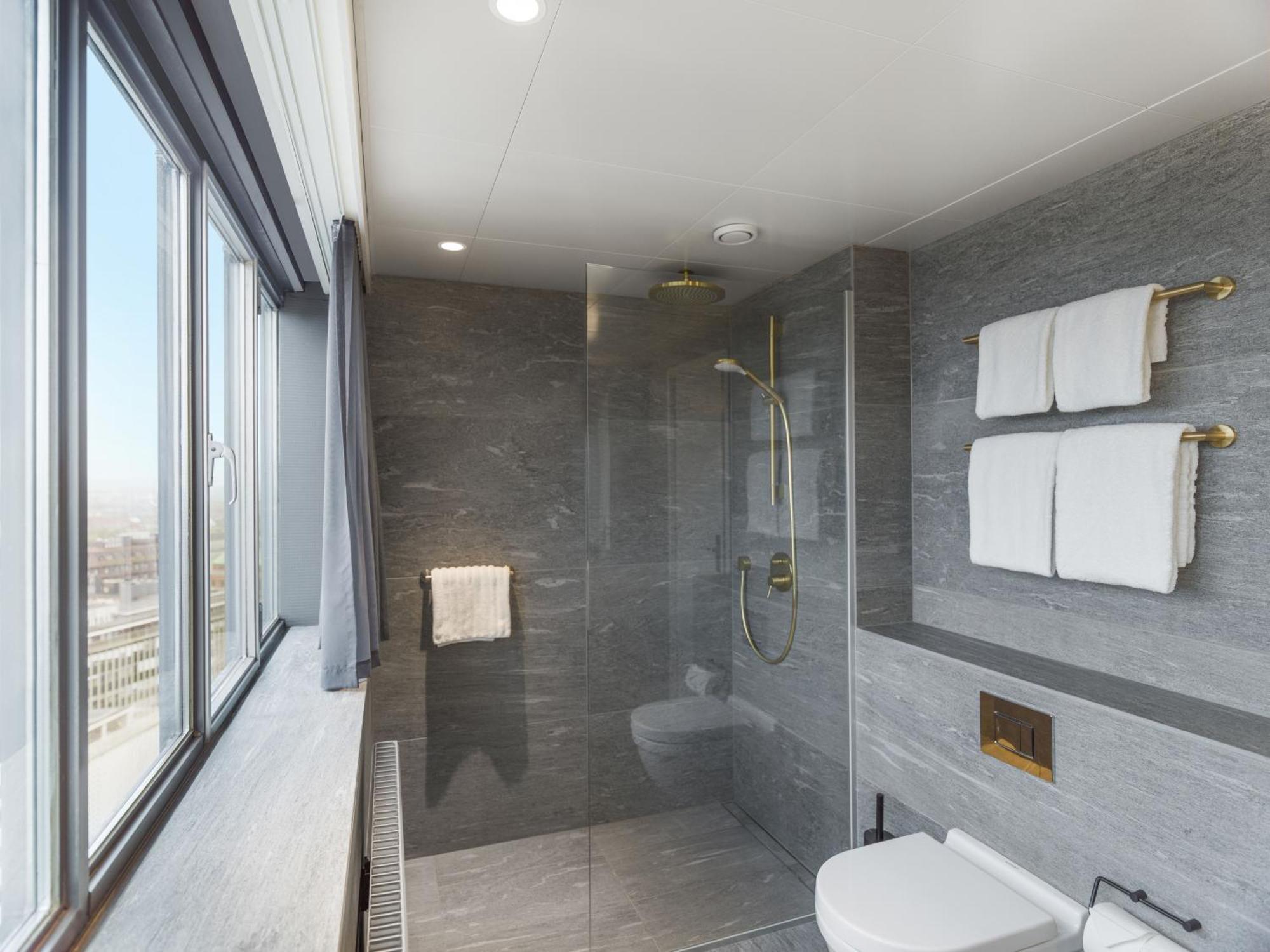 Corner Suite