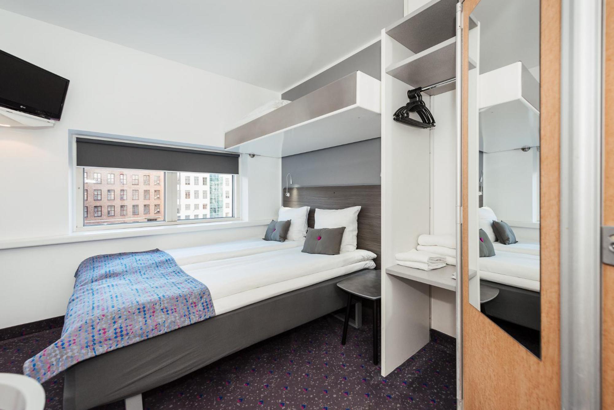 Commodore Room