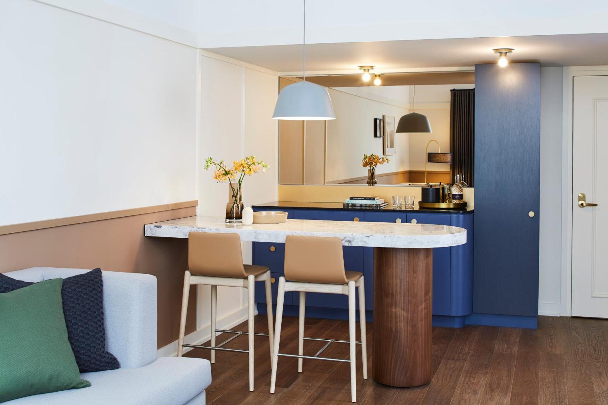 1 King One-Bedroom Suite