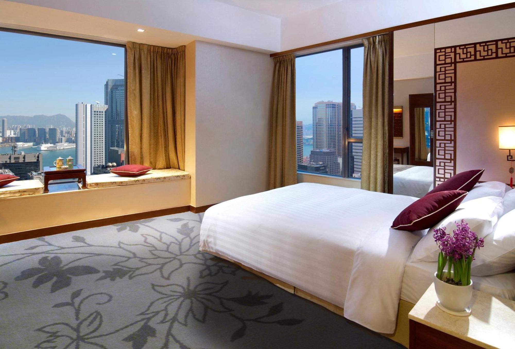 Deluxe Harbour View Triple Room