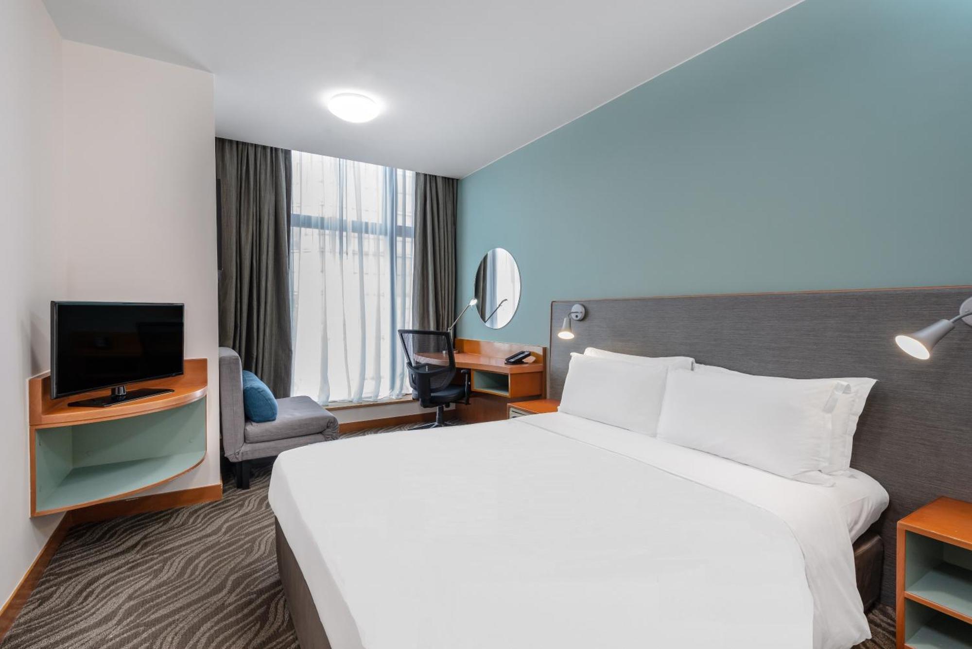 Standard Queen Room High Floor