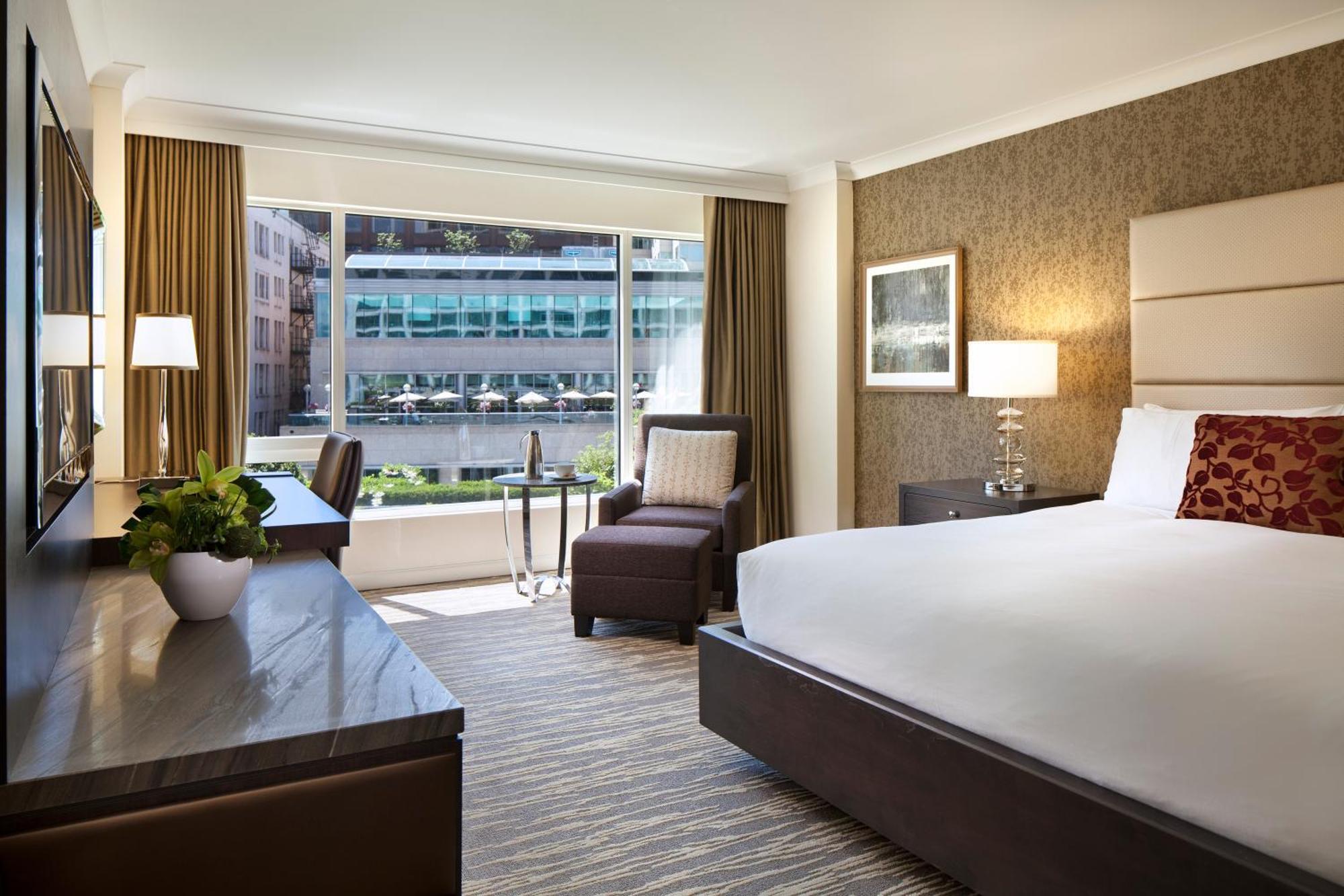 Deluxe City View Room two double beds