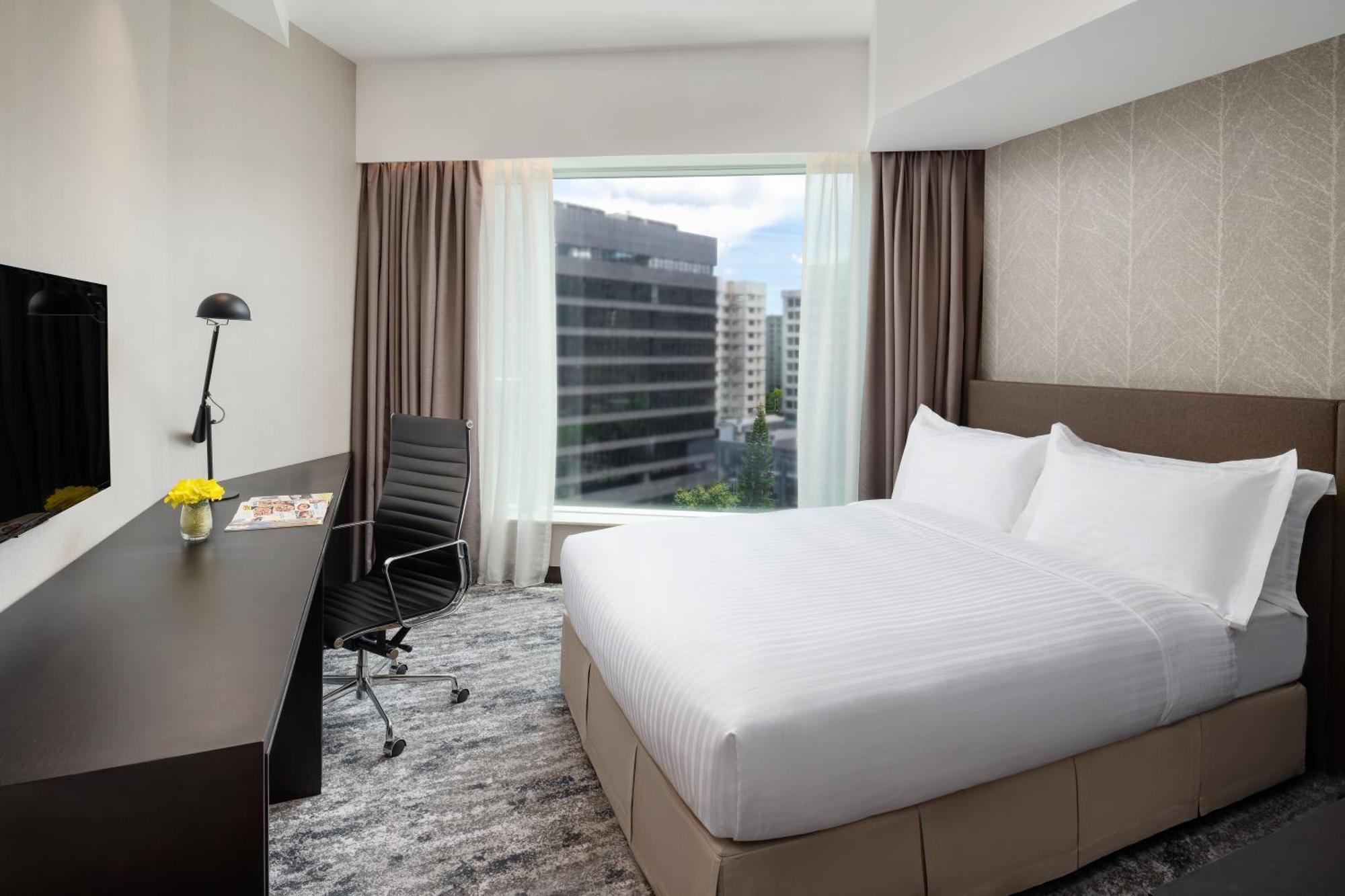 Deluxe Queen or Twin Room