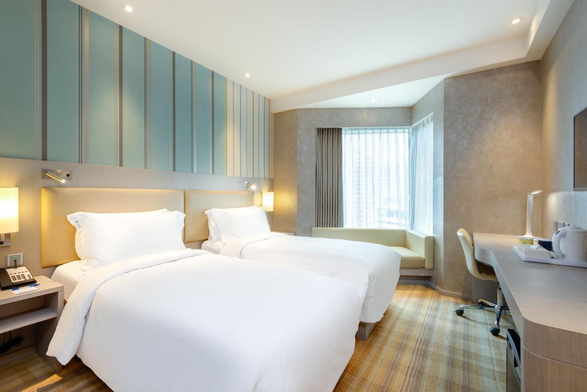 High Floor Standard Twin Room