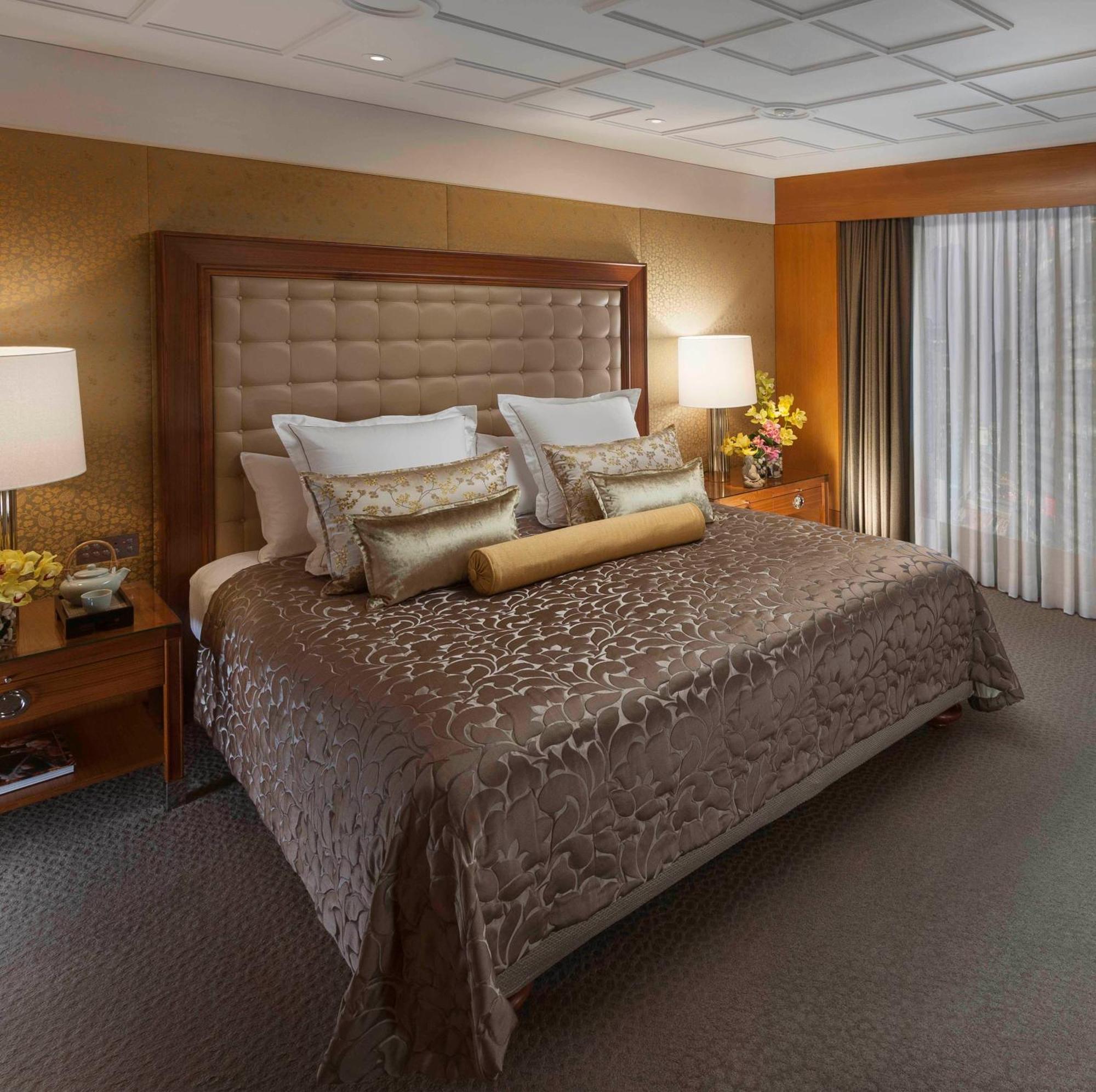 Statue Square King Suite