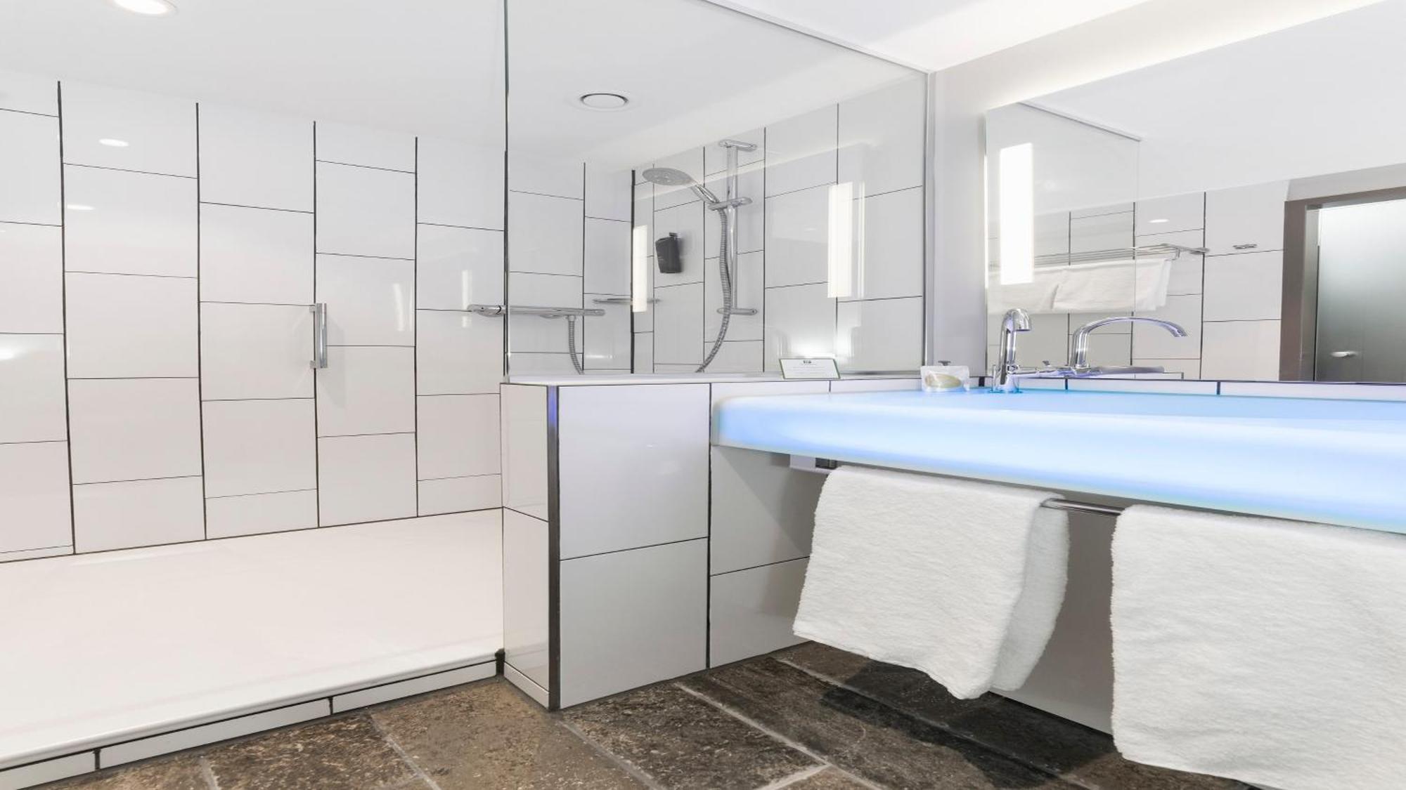 Suite King con Divano Letto e Vista Skyline