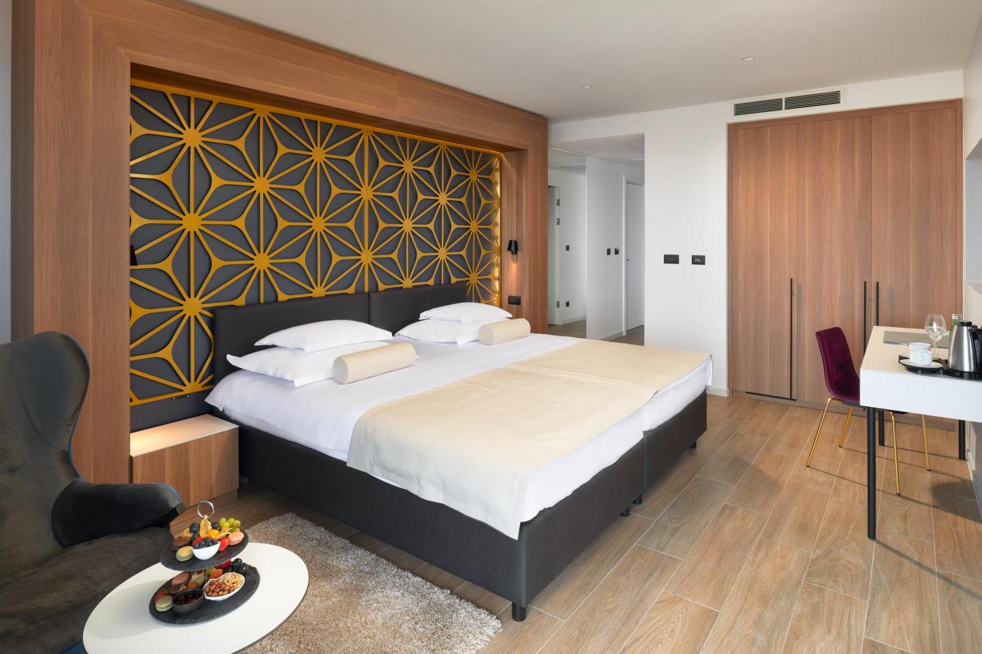 Deluxe Double or Twin Room Sea View