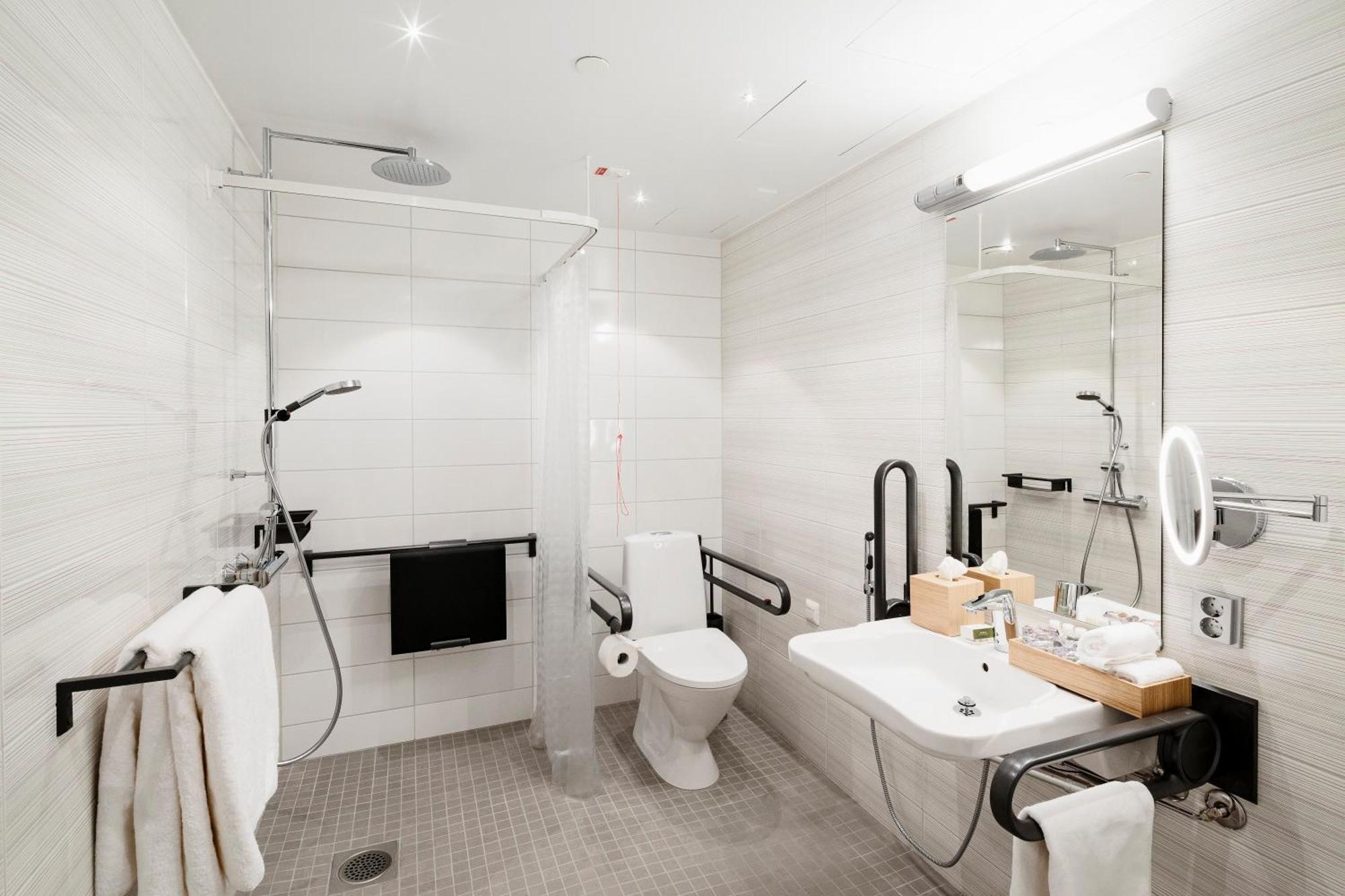 Double Room Mobility Accessible Roll Shower