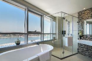 One Bedroom Suite Club Lounge Access