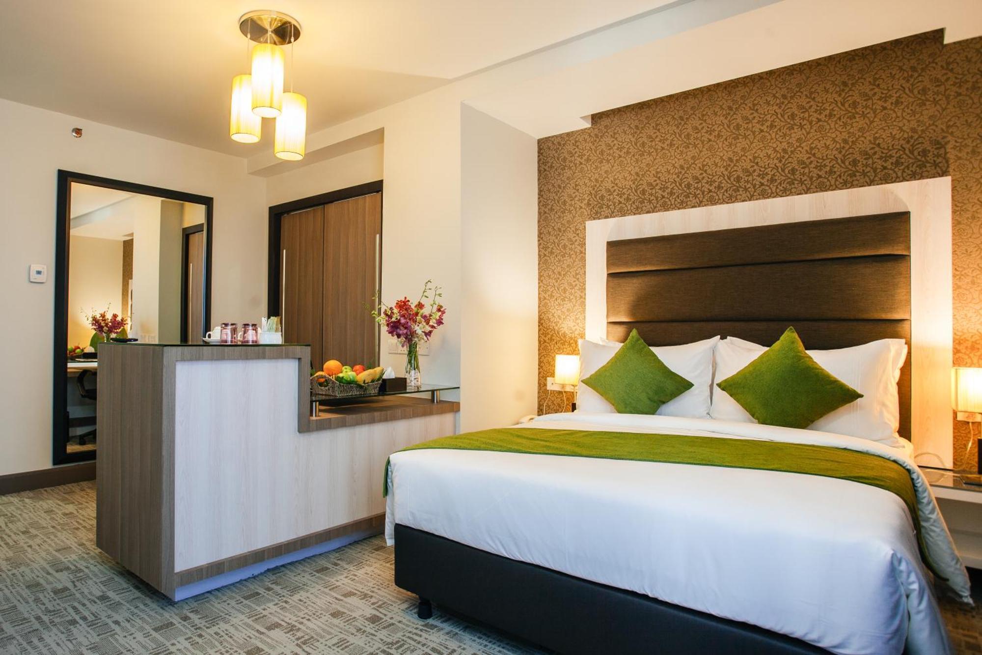 Deluxe Queen Room
