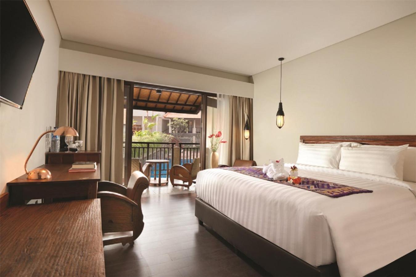 Deluxe Double Room Pool View Bath Tub Non-Smoking