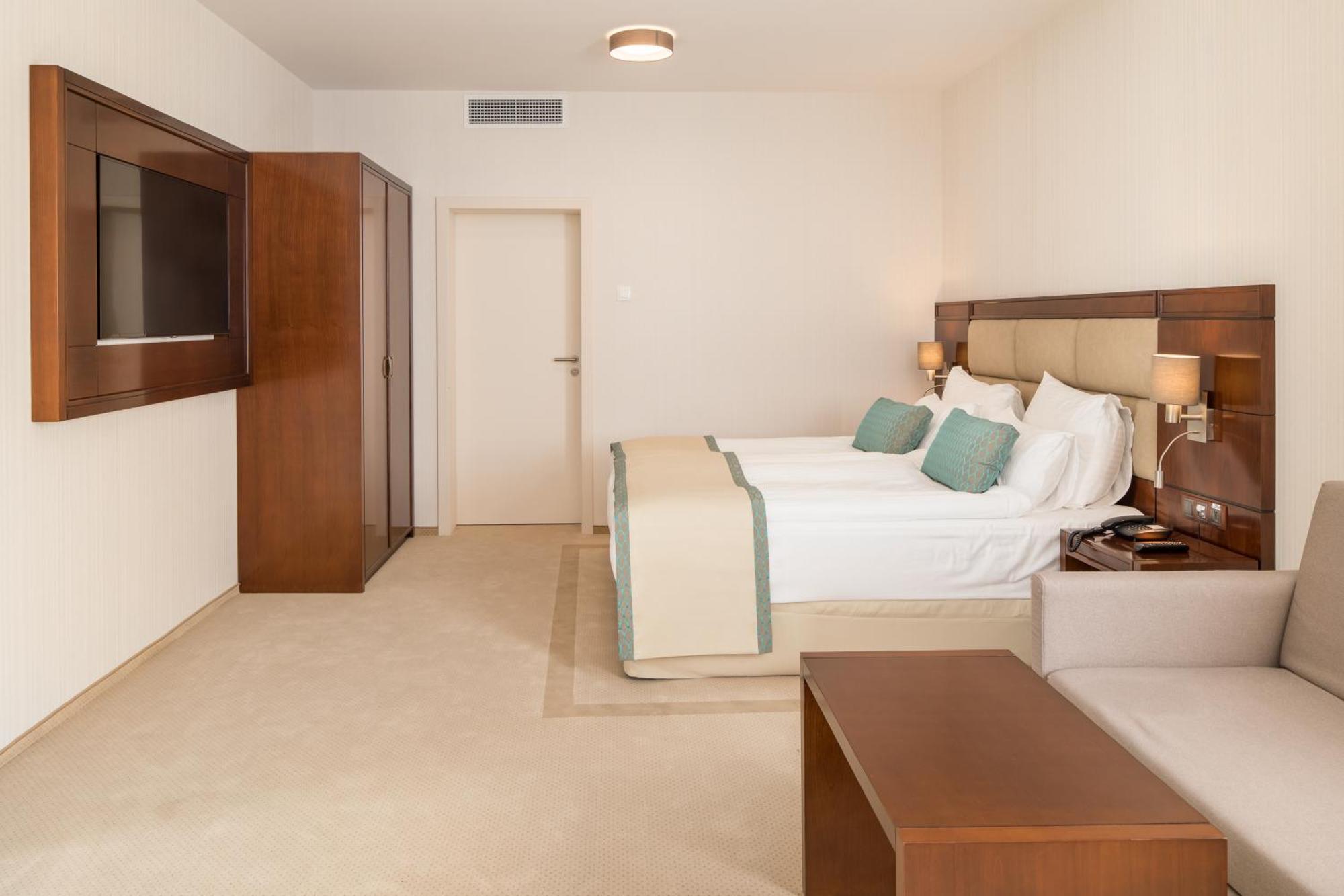 Grand Deluxe Room