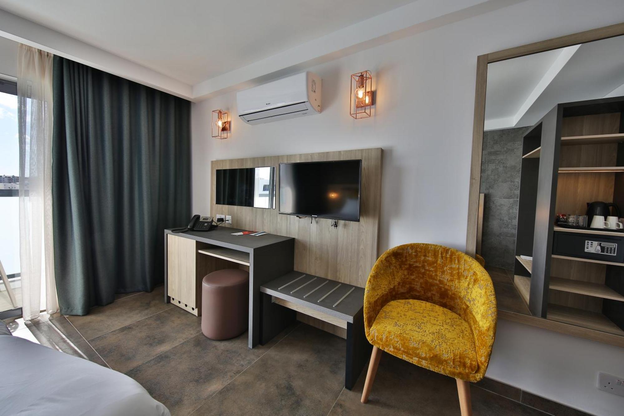 Deluxe Double or Twin Room Balcony