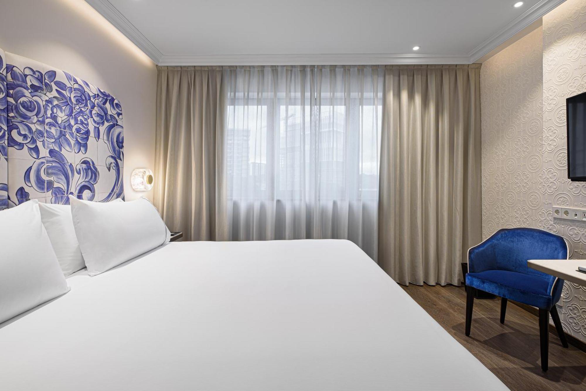 Deluxe Double or Twin Room City View
