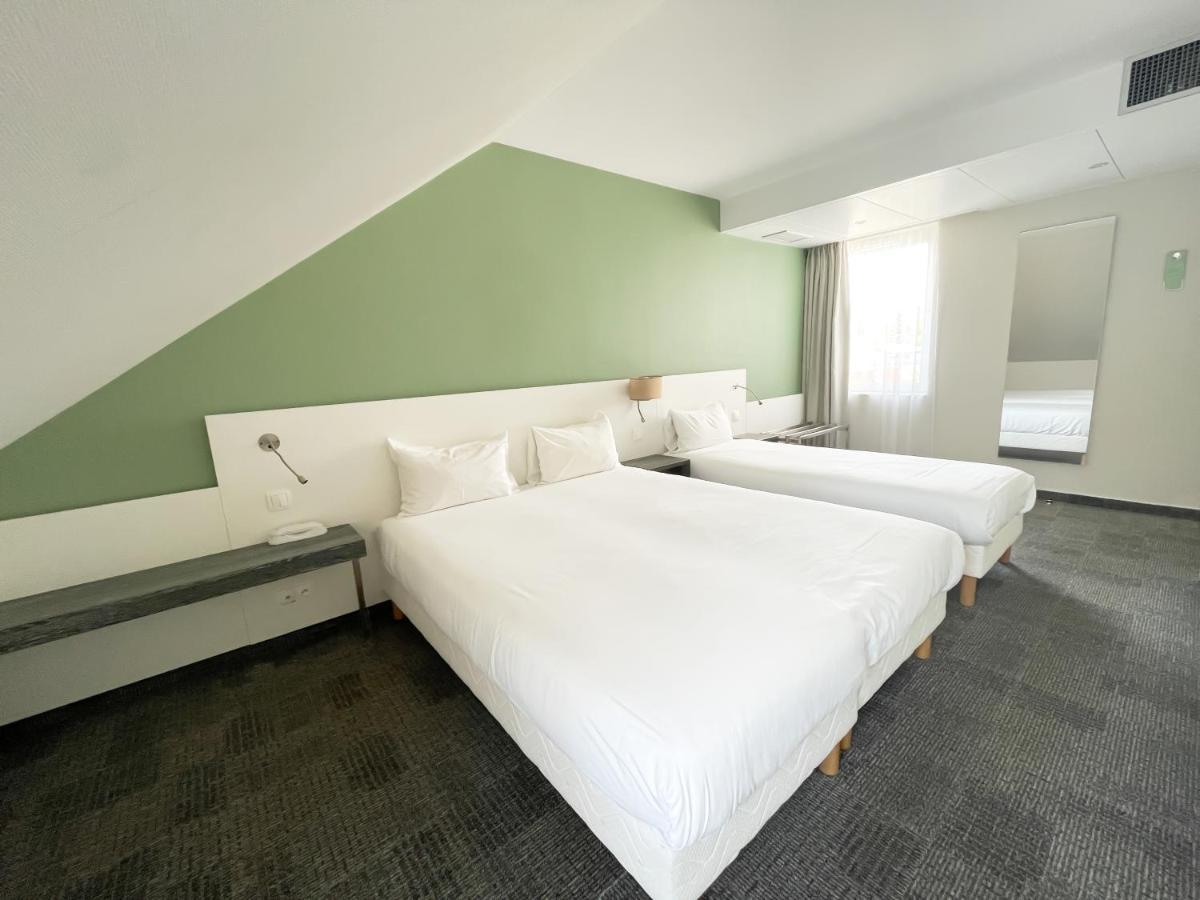 POP Room One Double Bed One Single Bed