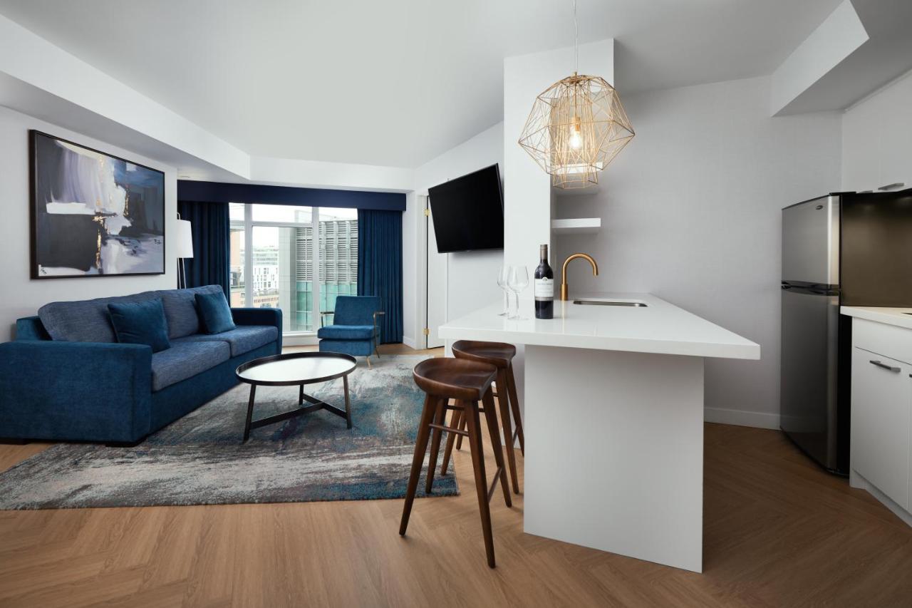 Deluxe Queen Suite