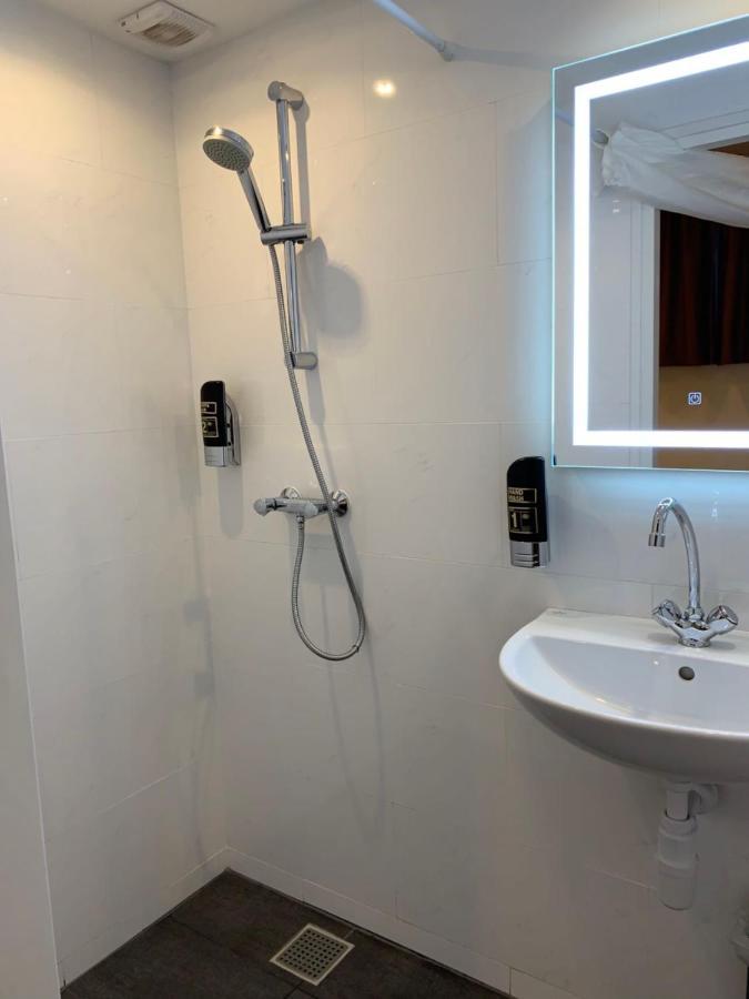 Camera Doppia con Letti Singoli con Bagno Privato