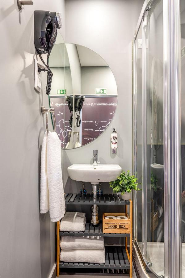 Twin Room Private External Bathroom
