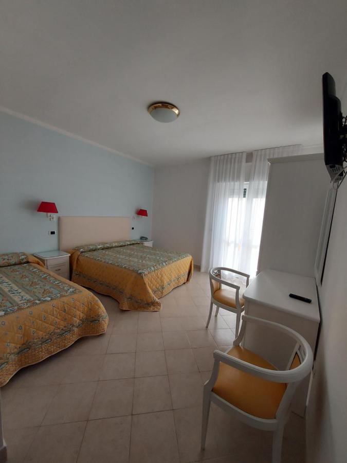 Camera Tripla Standard con Vista Mare