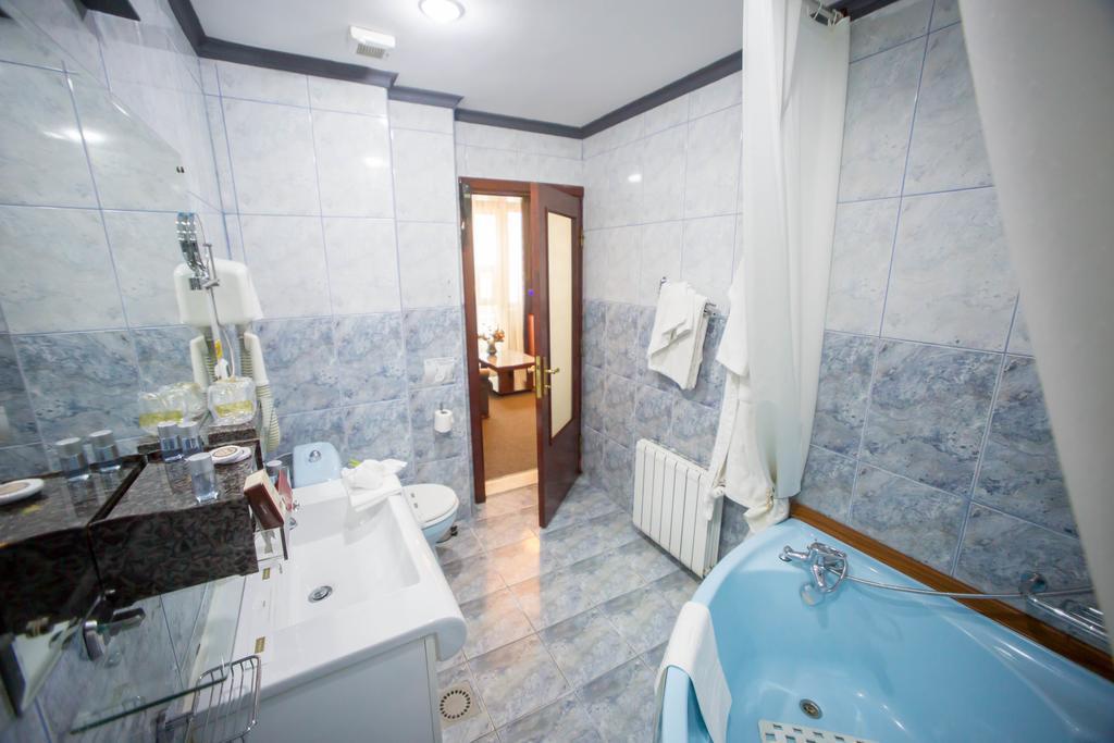 Deluxe Suite Spa Bath
