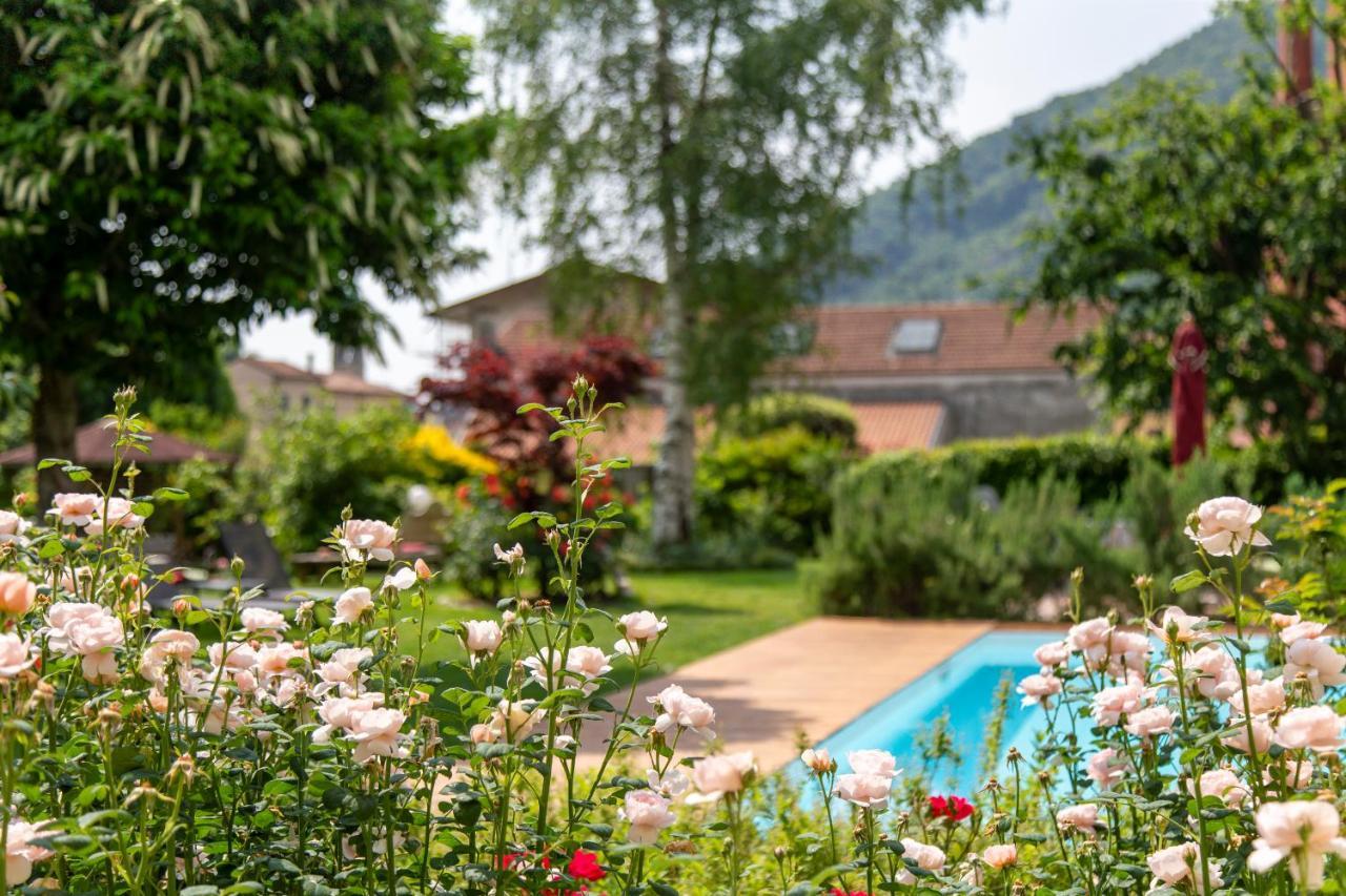Camera Matrimoniale con Vista Giardino