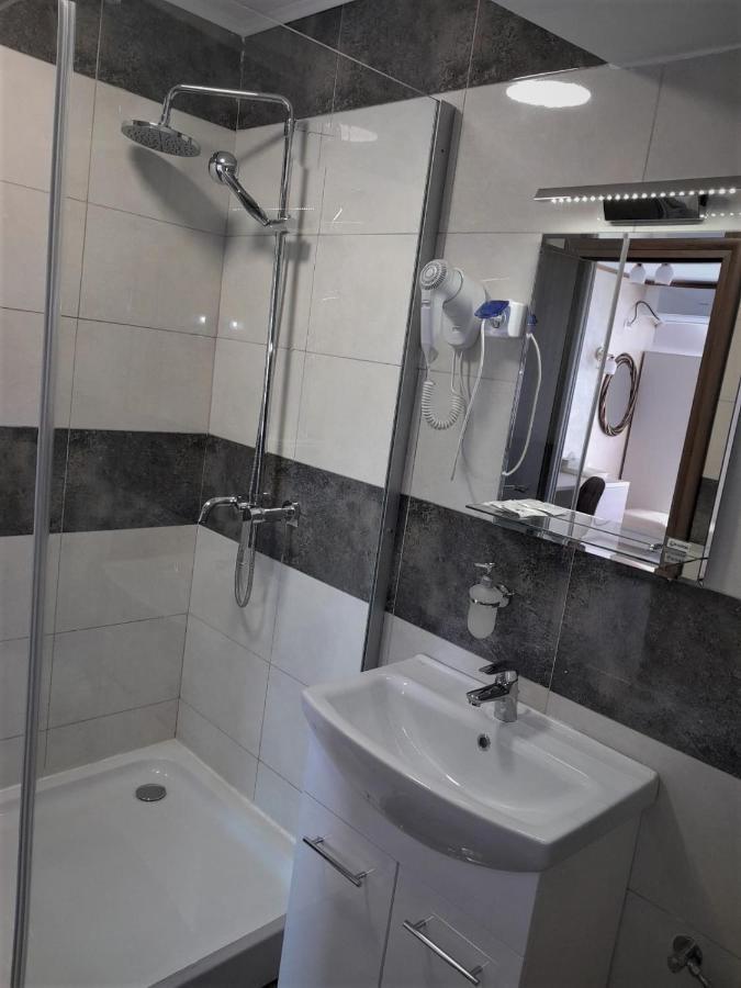 Basic Triple Room