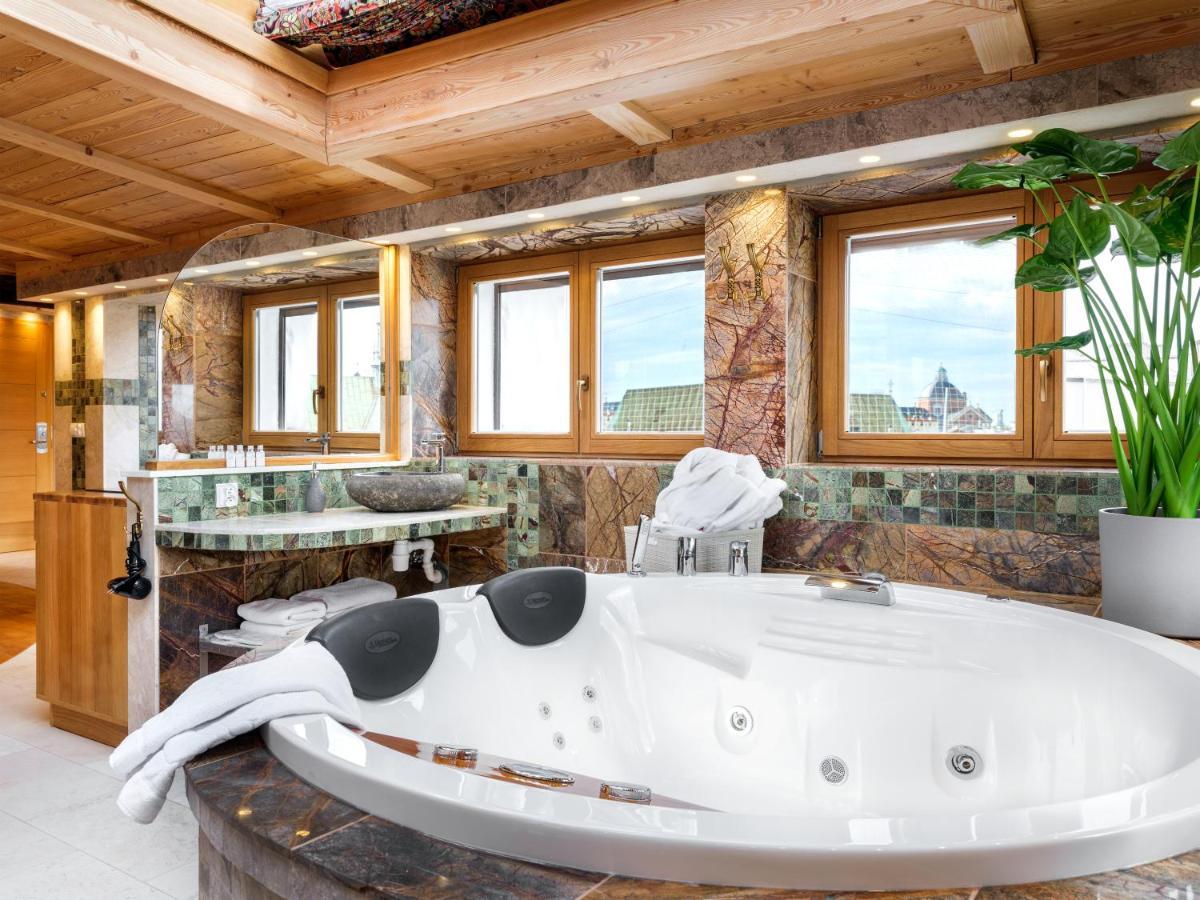 Superior King Suite