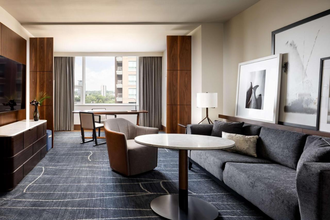 One-Bedroom Corner Suite