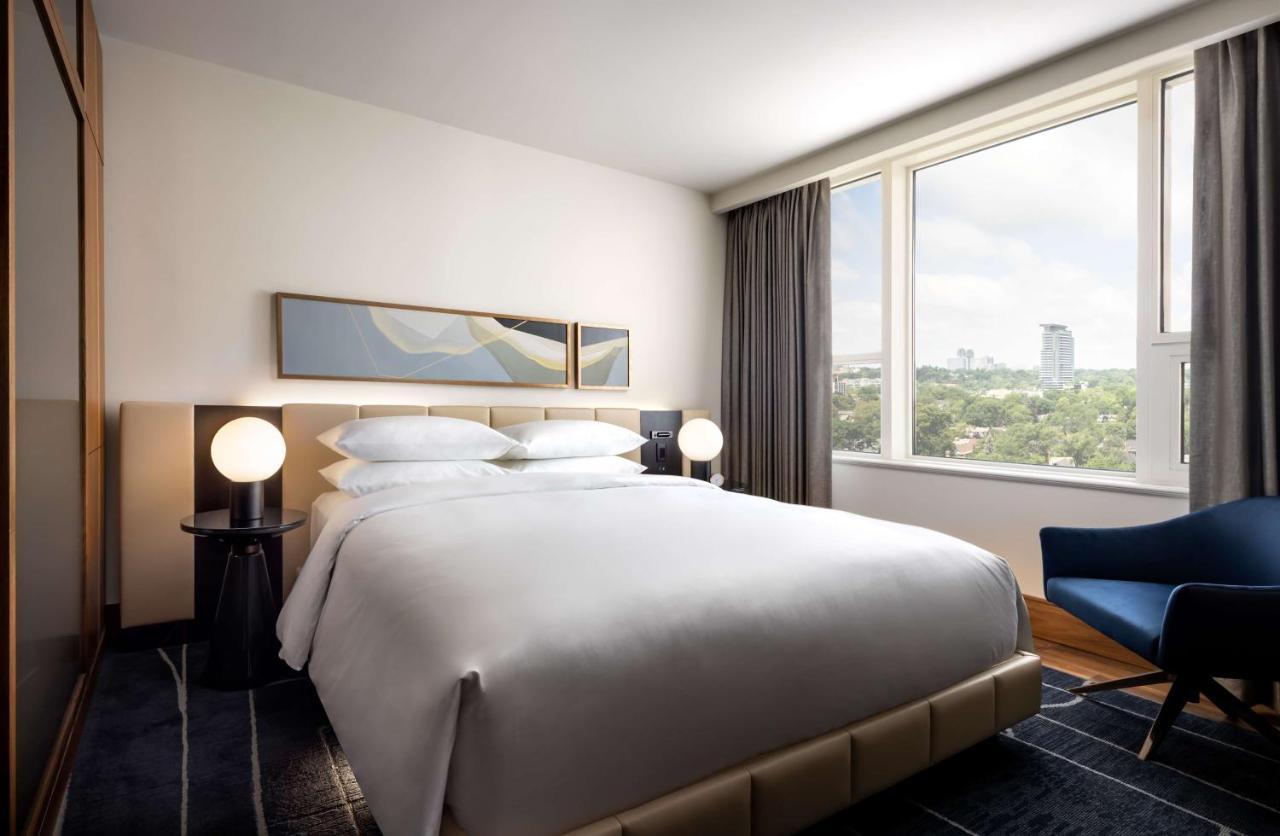One-Bedroom Corner Suite