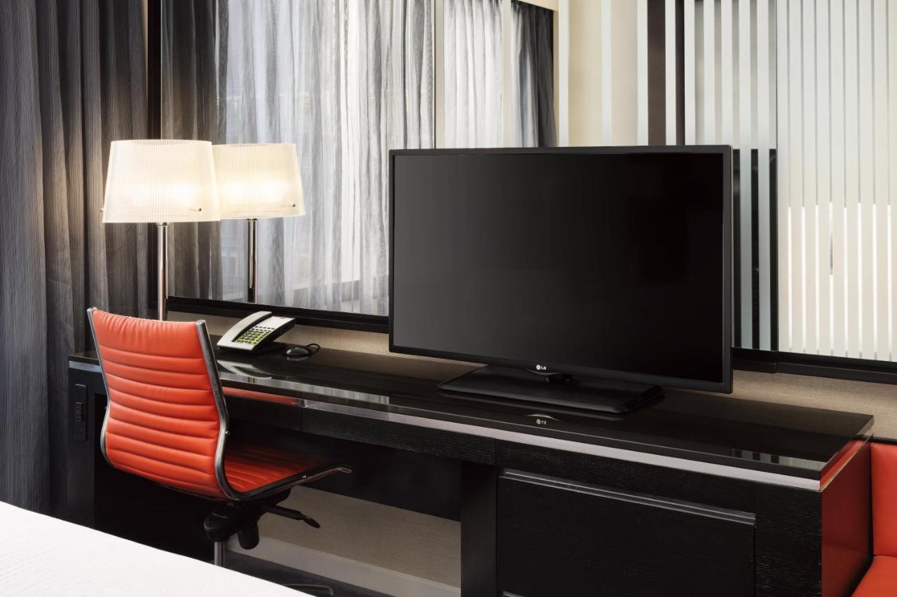 Corner King Room City View