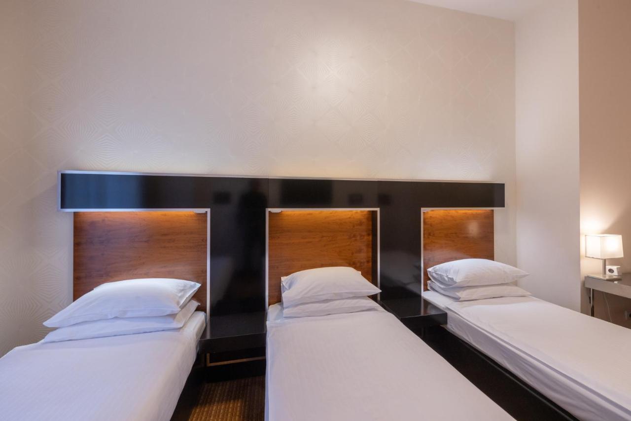 Camera Matrimoniale Superior con Letto Supplementare
