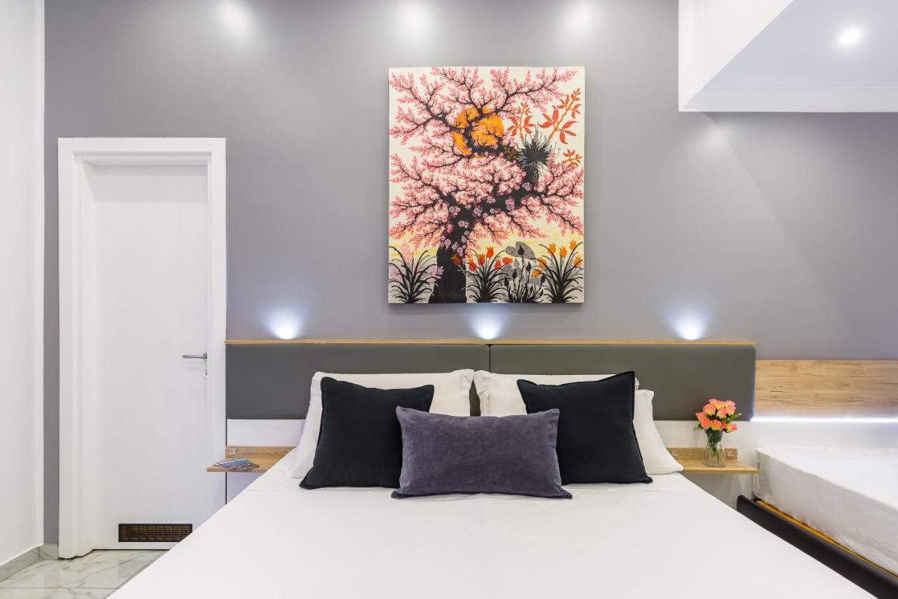 Camera Tripla Superior