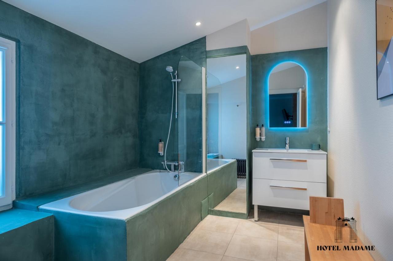 Double Room Bath