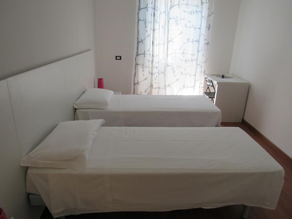 Camera Matrimoniale/Doppia con Letti Singoli con Bagno in Comune