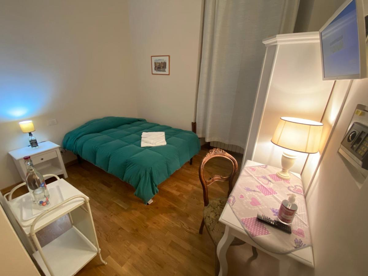 Camera Singola con Letto a Una Piazza e Mezza