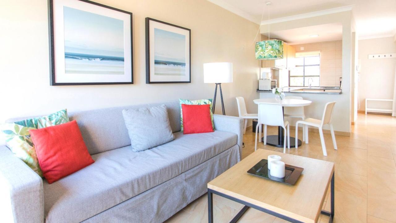 One-Bedroom Apartment Sea View