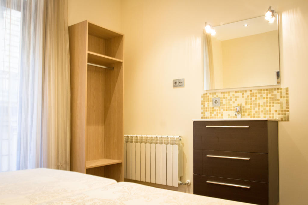 Camera Matrimoniale/Doppia con Letti Singoli con Bagno in Comune