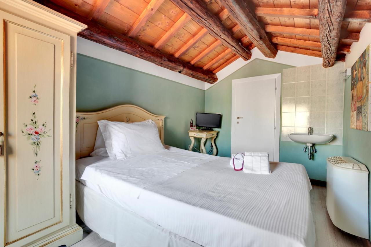 Camera Singola con Bagno Privato