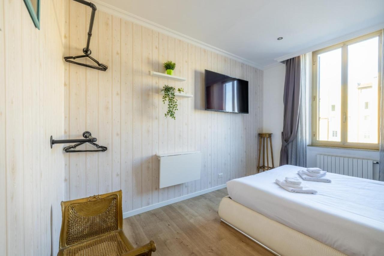 Deluxe Room,1337065385:JPEG