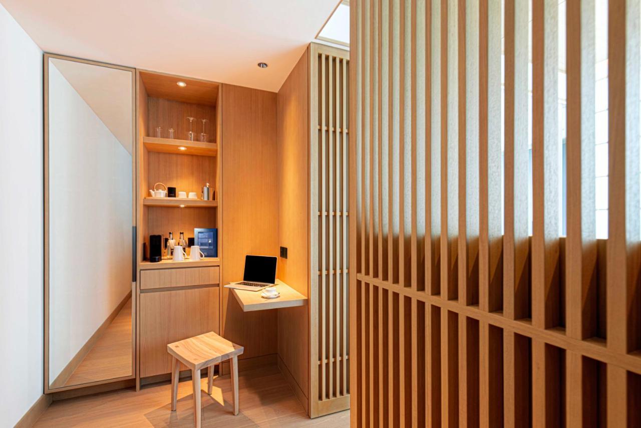 Superior King Room Harbourside