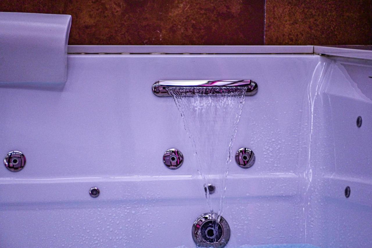 Queen Room Spa Bath