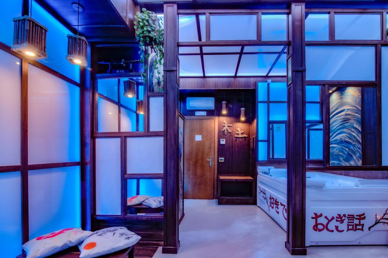 Deluxe Suite Spa Bath