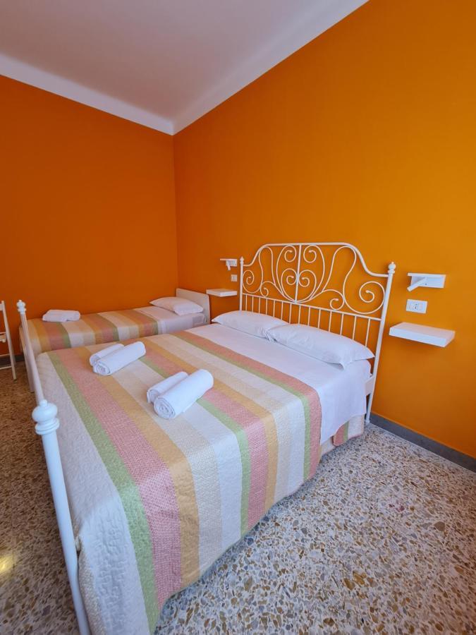 Camera Tripla con Bagno in Comune