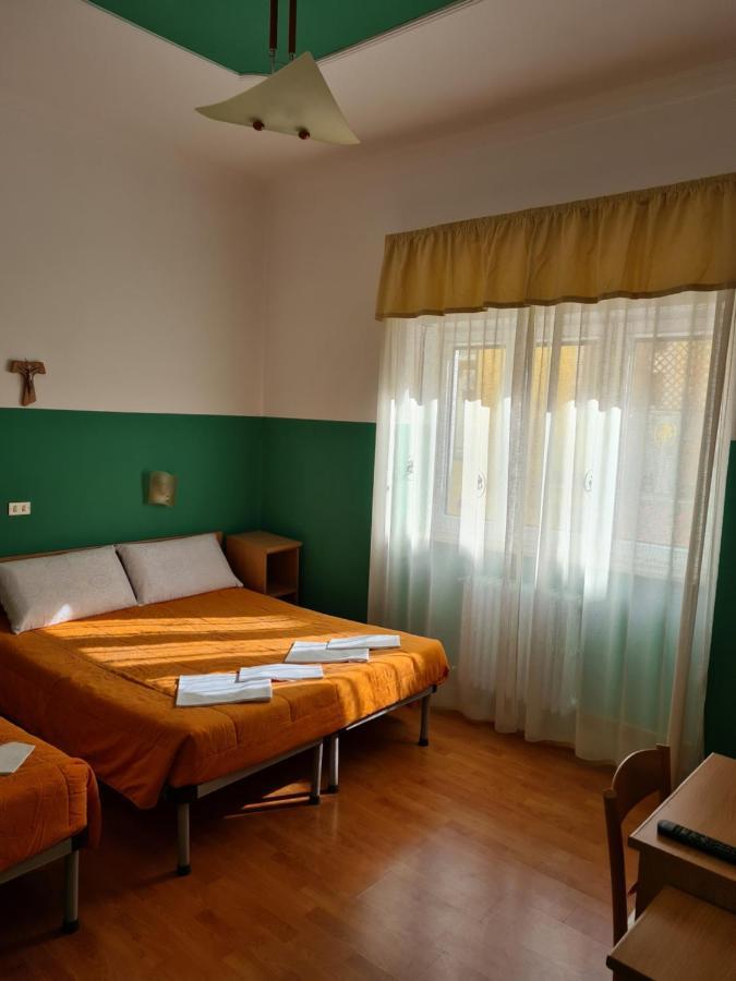 Camera Tripla