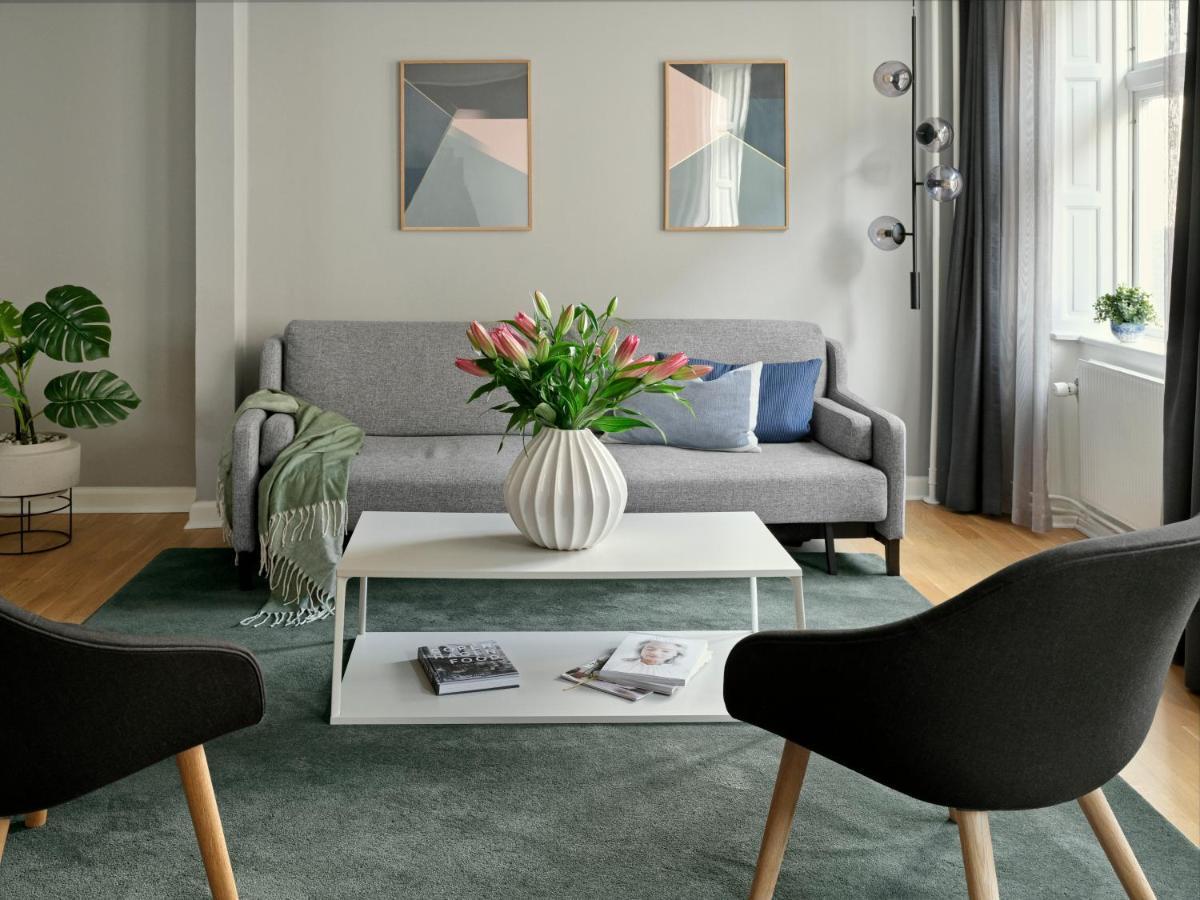 Deluxe Two-Bedroom Apartment