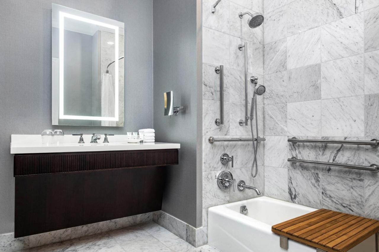 Suite King Executive con 1 Camera da Letto e Doccia Attrezzata - Accessibile a Ospiti Ipoudenti e con Mobilità Ridotta