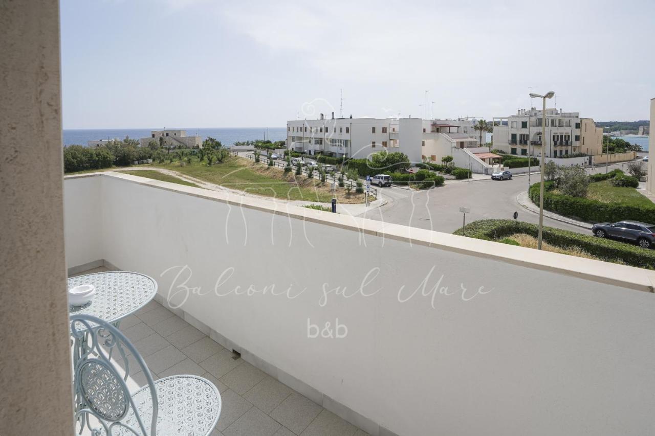 Camera Matrimoniale con Balcone e Vista Mare