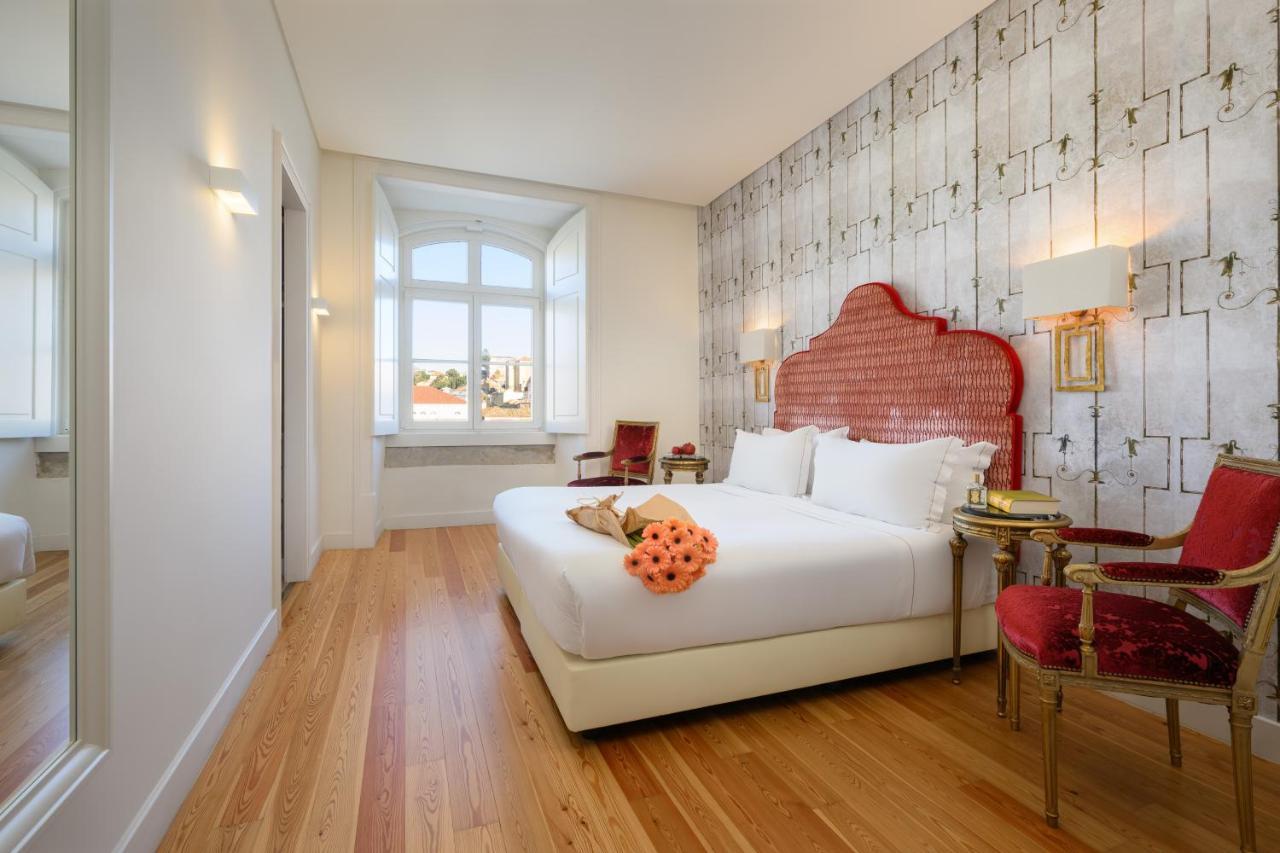 Deluxe One-Bedroom Apartment